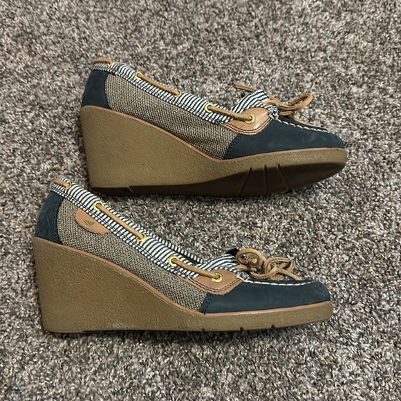 Sperry Women's Goldfish Leather/Linen Wedges Size 8 - Picture 2 of 5